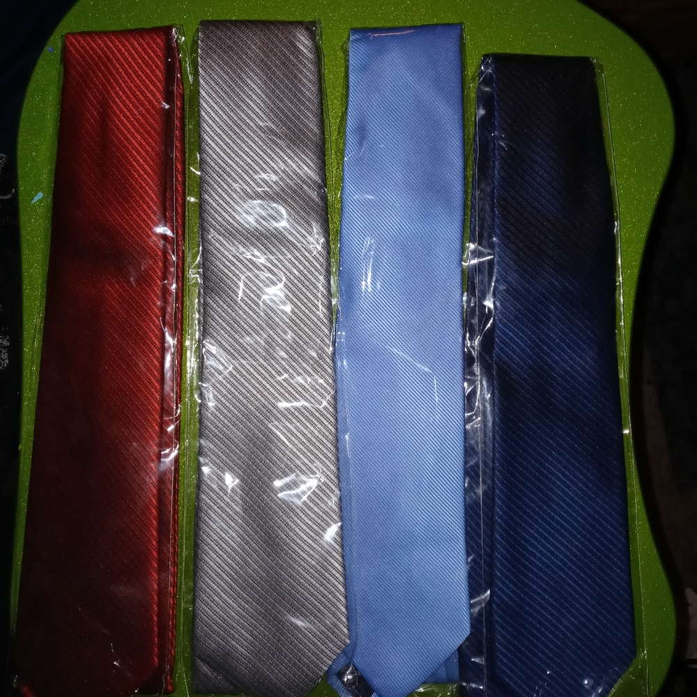 Wehug men's ties 3x pack NWT all for 17$ dark.blue sold